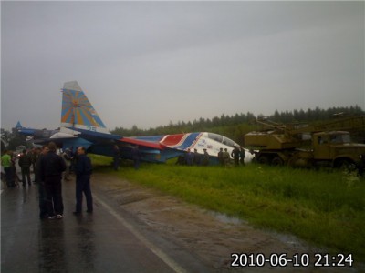 Su-27 Russkije witjazi.jpg