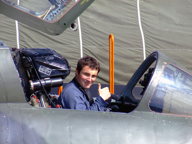 damiancockpit640.jpg