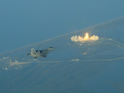 f-22-guarding-shuttle-launch.jpg