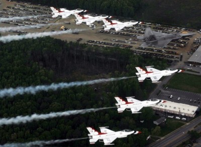 F22 vs F 16 (640x457).jpg