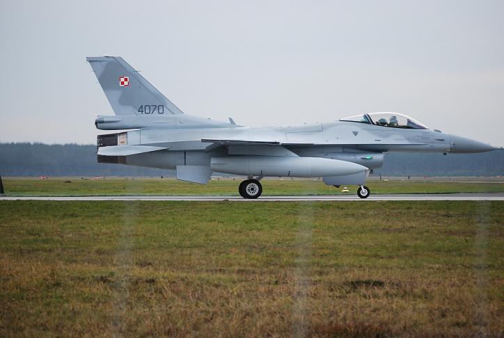 f-16 3.JPG